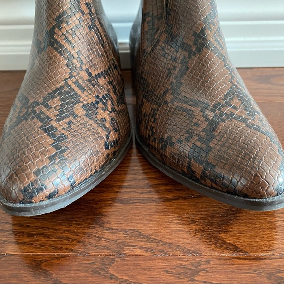 Aldo Brown Faux Snakeskin Ankle Boots Size 6.5 NWT - Picture 2 of 5